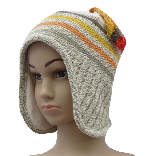 Strickmütze mit bunten Fransen