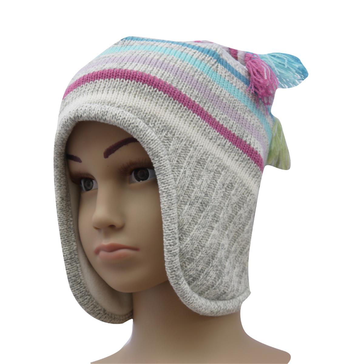 Strickmütze mit bunten Fransen